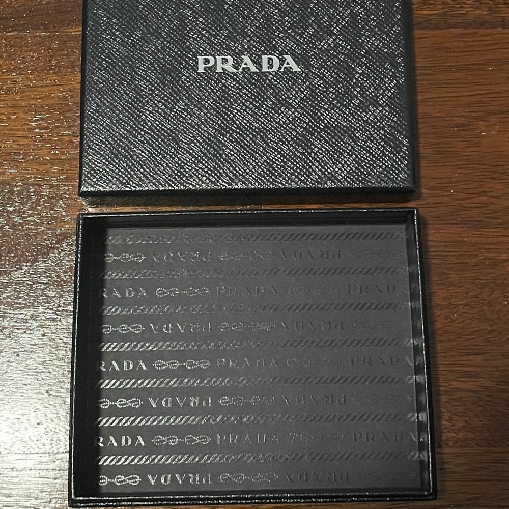 Prada box - Picture 3 of 3